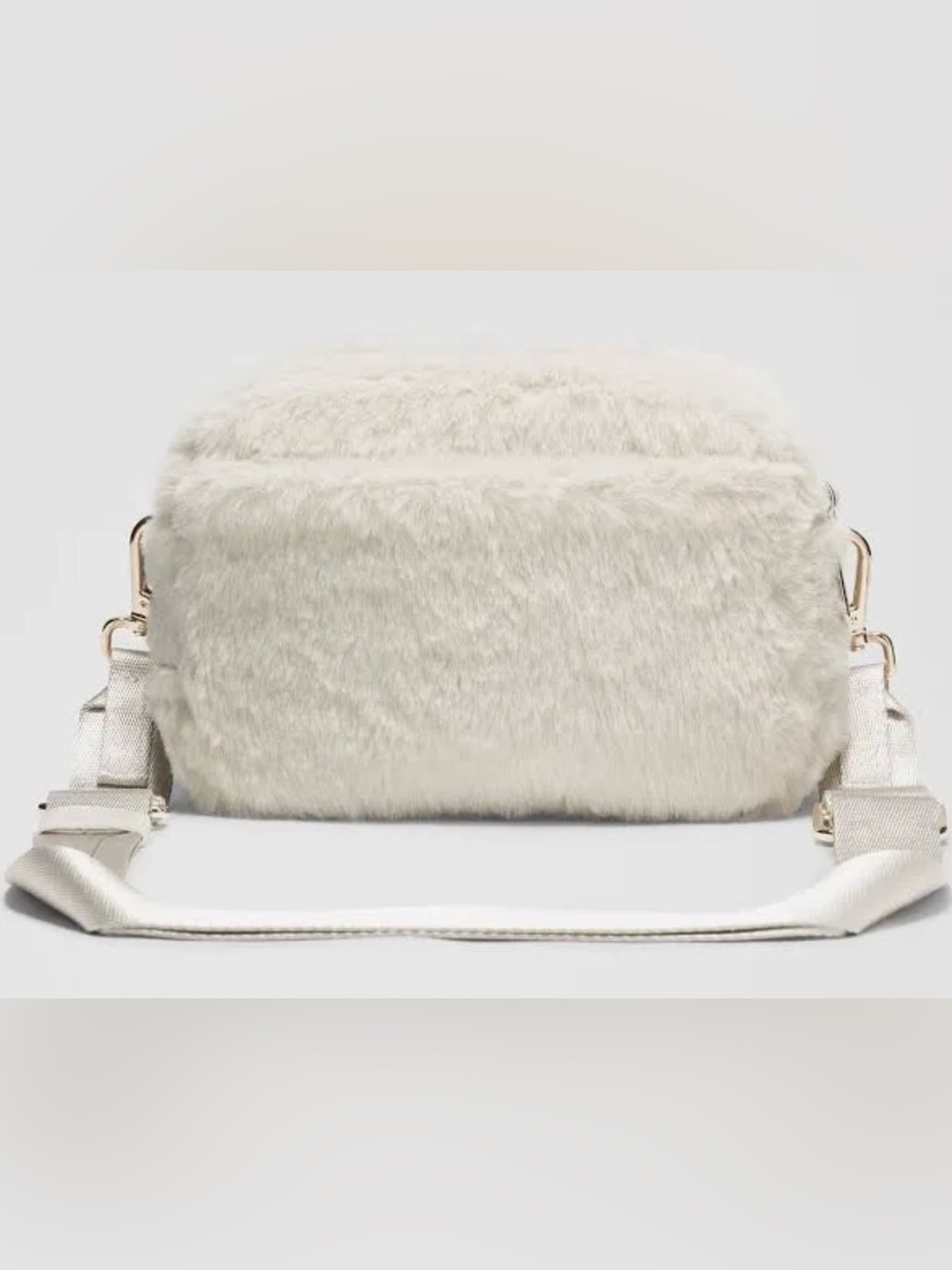 *NWT* Lululemon plush crossbody 2 litres w gold zippers and emblems - Picture 2 of 12